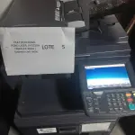 LOTE 005 - 01 MULTIFUNCIONAL MONO LASER_KYOCERA TASKALFA 3010I + GABINETE COM RODAS E 01 MULTIFUNCIONAL COLOR LASER_KYOCERA TASKALFA 4551CI + GRAMPEADOR 50 FLS + GABINETE COM RODAS (NO ESTADO)