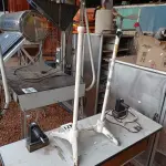 LOTE 471 - 01 MESA E 02 DESCANSOS PARA BRAÇO. (NO ESTADO) ATENÇÃO! FAZER A VISITAÇÃO ANTES DE ARREMATAR, NÃO SABEMOS SE FUNCIONA. LEILÃO NÃO TEM GARANTIA E NEM DEVOLUÇÃO, SUJEITO A POSSÍVEIS AVARIAS VISÍVEIS/OCULTAS E/OU AUSÊNCIA DE COMPONENTES.