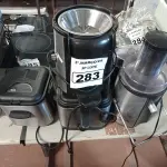 LOTE 283 - 02 JUICER E 02 FRITADEIRAS ELÉTRICAS. (NO ESTADO) ATENÇÃO! FAZER A VISITAÇÃO ANTES DE ARREMATAR, NÃO SABEMOS SE FUNCIONA. LEILÃO NÃO TEM GARANTIA E NEM DEVOLUÇÃO, SUJEITO A POSSÍVEIS AVARIAS VISÍVEIS/OCULTAS E/OU AUSÊNCIA DE COMPONENTES.