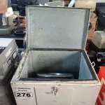 LOTE 276 - 01 CAIXA TÉRMICA E 01 KIT PARA CHURRASCO. (NO ESTADO) ATENÇÃO! FAZER A VISITAÇÃO ANTES DE ARREMATAR, NÃO SABEMOS SE FUNCIONA. LEILÃO NÃO TEM GARANTIA E NEM DEVOLUÇÃO, SUJEITO A POSSÍVEIS AVARIAS VISÍVEIS/OCULTAS E/OU AUSÊNCIA DE COMPONENTES.