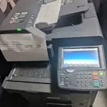 LOTE 013 - 01 MULTIFUNCIONAL MONO LASER_KYOCERA TASKALFA 5002I + GRAMPEADOR 50 FLS + GABINETE COM RODAS ; 03 MULTIFUNCIONAL MONO LASER_KYOCERA TASKALFA 3010I + GRAMPEADOR 50 FLS + GABINETE COM RODAS (NO ESTADO)