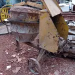 LOTE 484 - 01 BETONEIRA. (NO ESTADO) ATENÇÃO! FAZER A VISITAÇÃO ANTES DE ARREMATAR, NÃO SABEMOS SE FUNCIONA. LEILÃO NÃO TEM GARANTIA E NEM DEVOLUÇÃO, SUJEITO A POSSÍVEIS AVARIAS VISÍVEIS/OCULTAS E/OU AUSÊNCIA DE COMPONENTES.