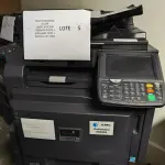 LOTE 005 - 01 MULTIFUNCIONAL MONO LASER_KYOCERA TASKALFA 3010I + GABINETE COM RODAS E 01 MULTIFUNCIONAL COLOR LASER_KYOCERA TASKALFA 4551CI + GRAMPEADOR 50 FLS + GABINETE COM RODAS (NO ESTADO)