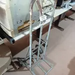 LOTE 379 - 01 CARRINHO PARA TRANSPORTE DE CARGAS. (NO ESTADO) ATENÇÃO! FAZER A VISITAÇÃO ANTES DE ARREMATAR, NÃO SABEMOS SE FUNCIONA. LEILÃO NÃO TEM GARANTIA E NEM DEVOLUÇÃO, SUJEITO A POSSÍVEIS AVARIAS VISÍVEIS/OCULTAS E/OU AUSÊNCIA DE COMPONENTES.