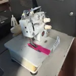 LOTE 297 - 01 MÁQUINA DE COSTURA COM MOTOR. (NO ESTADO) ATENÇÃO! FAZER A VISITAÇÃO ANTES DE ARREMATAR, NÃO SABEMOS SE FUNCIONA. LEILÃO NÃO TEM GARANTIA E NEM DEVOLUÇÃO, SUJEITO A POSSÍVEIS AVARIAS VISÍVEIS/OCULTAS E/OU AUSÊNCIA DE COMPONENTES.