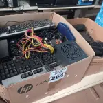 LOTE 294 - 01 LOTE COM VÁRIAS CAIXINHAS DE SOM PARA PC, TECLADOS, CABOS E PERIFÉRICO DIVERSOS. (NO ESTADO) ATENÇÃO! FAZER A VISITAÇÃO ANTES DE ARREMATAR, NÃO SABEMOS SE FUNCIONA. LEILÃO NÃO TEM GARANTIA E NEM DEVOLUÇÃO, SUJEITO A POSSÍVEIS AVARIAS VISÍVEIS/OCULTAS E/OU AUSÊNCIA DE COMPONENTES.