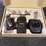LOTE 337 - 01 RÁDIO COMUNICADOR. (NO ESTADO) ATENÇÃO! FAZER A VISITAÇÃO ANTES DE ARREMATAR, NÃO SABEMOS SE FUNCIONA. LEILÃO NÃO TEM GARANTIA E NEM DEVOLUÇÃO, SUJEITO A POSSÍVEIS AVARIAS VISÍVEIS/OCULTAS E/OU AUSÊNCIA DE COMPONENTES.