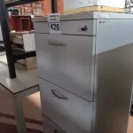 LOTE 426 - 01 ARQUIVO EM MADEIRA COM 04 GAVETAS. (NO ESTADO) ATENÇÃO! FAZER A VISITAÇÃO ANTES DE ARREMATAR, NÃO SABEMOS SE FUNCIONA. LEILÃO NÃO TEM GARANTIA E NEM DEVOLUÇÃO, SUJEITO A POSSÍVEIS AVARIAS VISÍVEIS/OCULTAS E/OU AUSÊNCIA DE COMPONENTES.