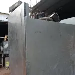 LOTE 499 - 01 GELADEIRA INDUSTRIAL EM INOX PARA RETIRADA DE PEÇAS. (NO ESTADO) ATENÇÃO! FAZER A VISITAÇÃO ANTES DE ARREMATAR, NÃO SABEMOS SE FUNCIONA. LEILÃO NÃO TEM GARANTIA E NEM DEVOLUÇÃO, SUJEITO A POSSÍVEIS AVARIAS VISÍVEIS/OCULTAS E/OU AUSÊNCIA DE COMPONENTES.