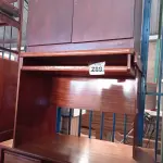 LOTE 289 - 01 ARMÁRIO BAIXO E 02 MESAS EM MADEIRA. (NO ESTADO) ATENÇÃO! FAZER A VISITAÇÃO ANTES DE ARREMATAR, NÃO SABEMOS SE FUNCIONA. LEILÃO NÃO TEM GARANTIA E NEM DEVOLUÇÃO, SUJEITO A POSSÍVEIS AVARIAS VISÍVEIS/OCULTAS E/OU AUSÊNCIA DE COMPONENTES.