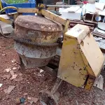 LOTE 484 - 01 BETONEIRA. (NO ESTADO) ATENÇÃO! FAZER A VISITAÇÃO ANTES DE ARREMATAR, NÃO SABEMOS SE FUNCIONA. LEILÃO NÃO TEM GARANTIA E NEM DEVOLUÇÃO, SUJEITO A POSSÍVEIS AVARIAS VISÍVEIS/OCULTAS E/OU AUSÊNCIA DE COMPONENTES.