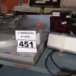 LOTE 451 - 01 TOCA-DISCOS 02 PAINÉIS DE SENHA E 01 CAPACITOR PARA SOM AUTOMOTIVO. (NO ESTADO) ATENÇÃO! FAZER A VISITAÇÃO ANTES DE ARREMATAR, NÃO SABEMOS SE FUNCIONA. LEILÃO NÃO TEM GARANTIA E NEM DEVOLUÇÃO, SUJEITO A POSSÍVEIS AVARIAS VISÍVEIS/OCULTAS E/OU AUSÊNCIA DE COMPONENTES.