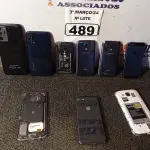 LOTE 489 - 08 CELULARES MARCAS E MODELOS DIVERSOS PARA RETIRADA DE PEÇAS. (NO ESTADO) ATENÇÃO! FAZER A VISITAÇÃO ANTES DE ARREMATAR, NÃO SABEMOS SE FUNCIONA. LEILÃO NÃO TEM GARANTIA E NEM DEVOLUÇÃO, SUJEITO A POSSÍVEIS AVARIAS VISÍVEIS/OCULTAS E/OU AUSÊNCIA DE COMPONENTES.