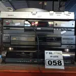 LOTE 058 - 02 TOCAS CDS, 01 VIDEOCASSETE E 01 TOCA-DISCOS MARCAS E MODELOS DIVERSOS. (NO ESTADO) ATENÇÃO! FAZER A VISITAÇÃO ANTES DE ARREMATAR, NÃO SABEMOS SE FUNCIONA. LEILÃO NÃO TEM GARANTIA E NEM DEVOLUÇÃO, SUJEITO A POSSÍVEIS AVARIAS VISÍVEIS/OCULTAS E/OU AUSÊNCIA DE COMPONENTES.