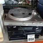 LOTE 058 - 02 TOCAS CDS, 01 VIDEOCASSETE E 01 TOCA-DISCOS MARCAS E MODELOS DIVERSOS. (NO ESTADO) ATENÇÃO! FAZER A VISITAÇÃO ANTES DE ARREMATAR, NÃO SABEMOS SE FUNCIONA. LEILÃO NÃO TEM GARANTIA E NEM DEVOLUÇÃO, SUJEITO A POSSÍVEIS AVARIAS VISÍVEIS/OCULTAS E/OU AUSÊNCIA DE COMPONENTES.