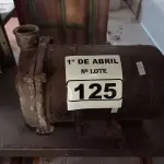 LOTE 125 - 01 MOTOR ELÉTRICO. (NO ESTADO) ATENÇÃO! FAZER A VISITAÇÃO ANTES DE ARREMATAR, NÃO SABEMOS SE FUNCIONA. LEILÃO NÃO TEM GARANTIA E NEM DEVOLUÇÃO, SUJEITO A POSSÍVEIS AVARIAS VISÍVEIS/OCULTAS E/OU AUSÊNCIA DE COMPONENTES.