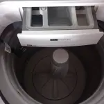 LOTE 063 - 01 MÁQUINA DE LAVAR ROUPAS BRASTEMP 12KG 220V MODELO: BWR12ABBNA20. (WASHER MACHINE) (NO ESTADO) BH1557S
