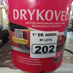 LOTE 202 - 01 BALDE DE DRYKOVEDA, ADITIVO IMPERMEABILIZANTE PARA CONCRETO E ARGAMASSA 18L.  (NO ESTADO) ATENÇÃO! FAZER A VISITAÇÃO ANTES DE ARREMATAR, NÃO SABEMOS SE FUNCIONA. LEILÃO NÃO TEM GARANTIA E NEM DEVOLUÇÃO, SUJEITO A POSSÍVEIS AVARIAS VISÍVEIS/OCULTAS E/OU AUSÊNCIA DE COMPONENTES.