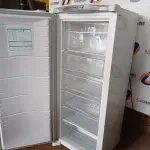LOTE 032 - 01 FREEZER CONSUL 220V MODELO: CVU26EBBNA21 (NO ESTADO) BF8671L