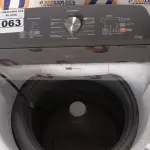 LOTE 063 - 01 MÁQUINA DE LAVAR ROUPAS BRASTEMP 12KG 220V MODELO: BWR12ABBNA20. (WASHER MACHINE) (NO ESTADO) BH1557S