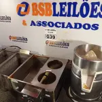 LOTE 039 - 01 FRITADEIRA E 01 ESPREMEDOR DE LARANJAS. (NO ESTADO) ATENÇÃO! FAZER A VISITAÇÃO ANTES DE ARREMATAR, NÃO SABEMOS SE FUNCIONA. LEILÃO NÃO TEM GARANTIA E NEM DEVOLUÇÃO, SUJEITO A POSSÍVEIS AVARIAS VISÍVEIS/OCULTAS E/OU AUSÊNCIA DE COMPONENTES.