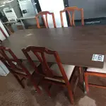 LOTE 173 - 01 MESA  COM TAMPO DE MADEIRA E BASE DE FERRO DOBRÁVEL E 06 CADEIRAS. (NO ESTADO) ATENÇÃO! FAZER A VISITAÇÃO ANTES DE ARREMATAR, NÃO SABEMOS SE FUNCIONA. LEILÃO NÃO TEM GARANTIA E NEM DEVOLUÇÃO, SUJEITO A POSSÍVEIS AVARIAS VISÍVEIS/OCULTAS E/OU AUSÊNCIA DE COMPONENTES.