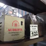 LOTE 122 - 01 TRANSFORMADOR E 01 SECADOR DE MÃOS. (NO ESTADO) ATENÇÃO! FAZER A VISITAÇÃO ANTES DE ARREMATAR, NÃO SABEMOS SE FUNCIONA. LEILÃO NÃO TEM GARANTIA E NEM DEVOLUÇÃO, SUJEITO A POSSÍVEIS AVARIAS VISÍVEIS/OCULTAS E/OU AUSÊNCIA DE COMPONENTES.