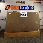LOTE 165 - 01 MÁQUINA DE COSTURA MARCA SINGER. (NO ESTADO) ATENÇÃO! FAZER A VISITAÇÃO ANTES DE ARREMATAR, NÃO SABEMOS SE FUNCIONA. LEILÃO NÃO TEM GARANTIA E NEM DEVOLUÇÃO, SUJEITO A POSSÍVEIS AVARIAS VISÍVEIS/OCULTAS E/OU AUSÊNCIA DE COMPONENTES.