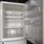 LOTE 027 - 01 REFRIGERADOR BRASTEMP INVERSE 220V MODELO: BRE50NBBNABO. (REFRIGERATOR) (NO ESTADO) BF8576D