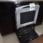 LOTE 176 - 01 TV LG E 01 MONITOR/TECLADO PARA RACK. (NO ESTADO) ATENÇÃO! FAZER A VISITAÇÃO ANTES DE ARREMATAR, NÃO SABEMOS SE FUNCIONA. LEILÃO NÃO TEM GARANTIA E NEM DEVOLUÇÃO, SUJEITO A POSSÍVEIS AVARIAS VISÍVEIS/OCULTAS E/OU AUSÊNCIA DE COMPONENTES.