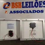 LOTE 119 - 02 PAINÉIS SOLARES 18V 10W. (NO ESTADO) ATENÇÃO! FAZER A VISITAÇÃO ANTES DE ARREMATAR, NÃO SABEMOS SE FUNCIONA. LEILÃO NÃO TEM GARANTIA E NEM DEVOLUÇÃO, SUJEITO A POSSÍVEIS AVARIAS VISÍVEIS/OCULTAS E/OU AUSÊNCIA DE COMPONENTES.