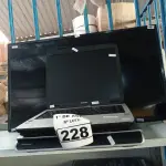 LOTE 228 - 01 TV E 02 NOTEBOOK’S MARCAS E MODELOS DIVERSOS PARA RETIRADA DE PEÇAS. (NO ESTADO) ATENÇÃO! FAZER A VISITAÇÃO ANTES DE ARREMATAR, NÃO SABEMOS SE FUNCIONA. LEILÃO NÃO TEM GARANTIA E NEM DEVOLUÇÃO, SUJEITO A POSSÍVEIS AVARIAS VISÍVEIS/OCULTAS E/OU AUSÊNCIA DE COMPONENTES.