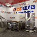 LOTE 039 - 01 FRITADEIRA E 01 ESPREMEDOR DE LARANJAS. (NO ESTADO) ATENÇÃO! FAZER A VISITAÇÃO ANTES DE ARREMATAR, NÃO SABEMOS SE FUNCIONA. LEILÃO NÃO TEM GARANTIA E NEM DEVOLUÇÃO, SUJEITO A POSSÍVEIS AVARIAS VISÍVEIS/OCULTAS E/OU AUSÊNCIA DE COMPONENTES.
