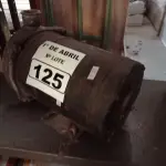 LOTE 125 - 01 MOTOR ELÉTRICO. (NO ESTADO) ATENÇÃO! FAZER A VISITAÇÃO ANTES DE ARREMATAR, NÃO SABEMOS SE FUNCIONA. LEILÃO NÃO TEM GARANTIA E NEM DEVOLUÇÃO, SUJEITO A POSSÍVEIS AVARIAS VISÍVEIS/OCULTAS E/OU AUSÊNCIA DE COMPONENTES.