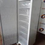 LOTE 038 - 01 FREEZER ELECTROLUX 220V MODELO: FE26. (NO ESTADO) BF8677V