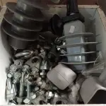 LOTE 153 - 02 CAPTORES PARA PARA-RAIOS, VÁRIAS ANILHAS PARA CABO DE AÇO E CHUMBADORES PARABOLT. (NO ESTADO) ATENÇÃO! FAZER A VISITAÇÃO ANTES DE ARREMATAR, NÃO SABEMOS SE FUNCIONA. LEILÃO NÃO TEM GARANTIA E NEM DEVOLUÇÃO, SUJEITO A POSSÍVEIS AVARIAS VISÍVEIS/OCULTAS E/OU AUSÊNCIA DE COMPONENTES.