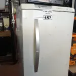 LOTE 157 - 01 GELADEIRA MARCA ELECTROLUX 220. (NO ESTADO) ATENÇÃO! FAZER A VISITAÇÃO ANTES DE ARREMATAR, NÃO SABEMOS SE FUNCIONA. LEILÃO NÃO TEM GARANTIA E NEM DEVOLUÇÃO, SUJEITO A POSSÍVEIS AVARIAS VISÍVEIS/OCULTAS E/OU AUSÊNCIA DE COMPONENTES.