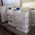 LOTE 052 - 20 LITROS DE CLOROCLEAN, LIMPADOR DESINFETANTE CLORADO PARA INDÚSTRIAS ALIMENTÍCIAS E AFINS. (NO ESTADO) ATENÇÃO! FAZER A VISITAÇÃO ANTES DE ARREMATAR, NÃO SABEMOS SE FUNCIONA. LEILÃO NÃO TEM GARANTIA E NEM DEVOLUÇÃO, SUJEITO A POSSÍVEIS AVARIAS VISÍVEIS/OCULTAS E/OU AUSÊNCIA DE COMPONENTES.