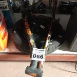 LOTE 086 - 01 RODA DE ESTEPE “FINO” MARCA GM 4FUROS 115/70/16 E 01 QUADRO DE BICICLETA EM ALUMÍNIO. (NO ESTADO) ATENÇÃO! FAZER A VISITAÇÃO ANTES DE ARREMATAR, NÃO SABEMOS SE FUNCIONA. LEILÃO NÃO TEM GARANTIA E NEM DEVOLUÇÃO, SUJEITO A POSSÍVEIS AVARIAS VISÍVEIS/OCULTAS E/OU AUSÊNCIA DE COMPONENTES.
