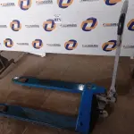 LOTE 071 - 01 PALETEIRA NA COR AZUL. (PALLET JACKS BLUE) (NO ESTADO) 0000002