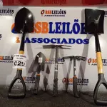 LOTE 029 - 02 PÁS, 01 ESPÁTULA E 02 SACHOS PARA JARDINAGEM. (NO ESTADO) ATENÇÃO! FAZER A VISITAÇÃO ANTES DE ARREMATAR, NÃO SABEMOS SE FUNCIONA. LEILÃO NÃO TEM GARANTIA E NEM DEVOLUÇÃO, SUJEITO A POSSÍVEIS AVARIAS VISÍVEIS/OCULTAS E/OU AUSÊNCIA DE COMPONENTES.