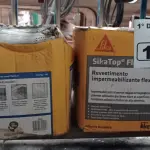 LOTE 136 - 02 CAIXAS DE SIKA TOP 100, REVESTIMENTO IMPERMEABILIZANTE SEMI-FLEXIVEL. (NO ESTADO) ATENÇÃO! FAZER A VISITAÇÃO ANTES DE ARREMATAR, NÃO SABEMOS SE FUNCIONA. LEILÃO NÃO TEM GARANTIA E NEM DEVOLUÇÃO, SUJEITO A POSSÍVEIS AVARIAS VISÍVEIS/OCULTAS E/OU AUSÊNCIA DE COMPONENTES.