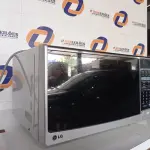 LOTE 004 - 01 MICRO-ONDAS LG 110V. MODELO: MH7049C (MICROWAVE) (NO ESTADO) AV9638V