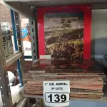 LOTE 139 - 01 LOTE COM VÁRIOS DISCOS DE VINIL. (NO ESTADO) ATENÇÃO! FAZER A VISITAÇÃO ANTES DE ARREMATAR, NÃO SABEMOS SE FUNCIONA. LEILÃO NÃO TEM GARANTIA E NEM DEVOLUÇÃO, SUJEITO A POSSÍVEIS AVARIAS VISÍVEIS/OCULTAS E/OU AUSÊNCIA DE COMPONENTES.