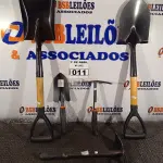LOTE 011 - 02 PÁS, 01 ESPÁTULA E 02 SACHOS PARA JARDINAGEM. (NO ESTADO) ATENÇÃO! FAZER A VISITAÇÃO ANTES DE ARREMATAR, NÃO SABEMOS SE FUNCIONA. LEILÃO NÃO TEM GARANTIA E NEM DEVOLUÇÃO, SUJEITO A POSSÍVEIS AVARIAS VISÍVEIS/OCULTAS E/OU AUSÊNCIA DE COMPONENTES.