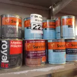 LOTE 225 - 13 LATAS DE TINTA SUVINIL 800ML DIVERSAS. (NO ESTADO) ATENÇÃO! FAZER A VISITAÇÃO ANTES DE ARREMATAR, NÃO SABEMOS SE FUNCIONA. LEILÃO NÃO TEM GARANTIA E NEM DEVOLUÇÃO, SUJEITO A POSSÍVEIS AVARIAS VISÍVEIS/OCULTAS E/OU AUSÊNCIA DE COMPONENTES.