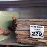 LOTE 229 - 01 LOTE COM VÁRIOS DISCOS DE VINIL. (NO ESTADO) ATENÇÃO! FAZER A VISITAÇÃO ANTES DE ARREMATAR, NÃO SABEMOS SE FUNCIONA. LEILÃO NÃO TEM GARANTIA E NEM DEVOLUÇÃO, SUJEITO A POSSÍVEIS AVARIAS VISÍVEIS/OCULTAS E/OU AUSÊNCIA DE COMPONENTES.