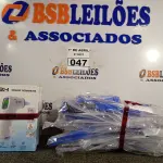 LOTE 047 - 10 MÁSCARAS DE PROTEÇÃO E 04 TERMÔMETROS DIGITAIS. (NO ESTADO) ATENÇÃO! FAZER A VISITAÇÃO ANTES DE ARREMATAR, NÃO SABEMOS SE FUNCIONA. LEILÃO NÃO TEM GARANTIA E NEM DEVOLUÇÃO, SUJEITO A POSSÍVEIS AVARIAS VISÍVEIS/OCULTAS E/OU AUSÊNCIA DE COMPONENTES.