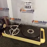 LOTE 023 - 01 TOCA-DISCOS ANTIGO.  (NO ESTADO) ATENÇÃO! FAZER A VISITAÇÃO ANTES DE ARREMATAR, NÃO SABEMOS SE FUNCIONA. LEILÃO NÃO TEM GARANTIA E NEM DEVOLUÇÃO, SUJEITO A POSSÍVEIS AVARIAS VISÍVEIS/OCULTAS E/OU AUSÊNCIA DE COMPONENTES.