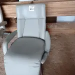 LOTE 292 - 01 POLTRONA PARA DESCANSO RECLINÁVEL. (NO ESTADO) ATENÇÃO! FAZER A VISITAÇÃO ANTES DE ARREMATAR, NÃO SABEMOS SE FUNCIONA. LEILÃO NÃO TEM GARANTIA E NEM DEVOLUÇÃO, SUJEITO A POSSÍVEIS AVARIAS VISÍVEIS/OCULTAS E/OU AUSÊNCIA DE COMPONENTES.